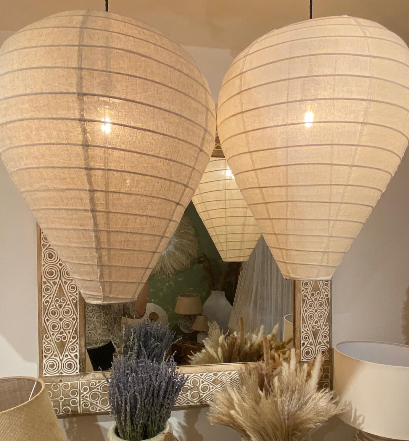 Sleek Jambu Linen Light Shade: Pure Contour Illumination