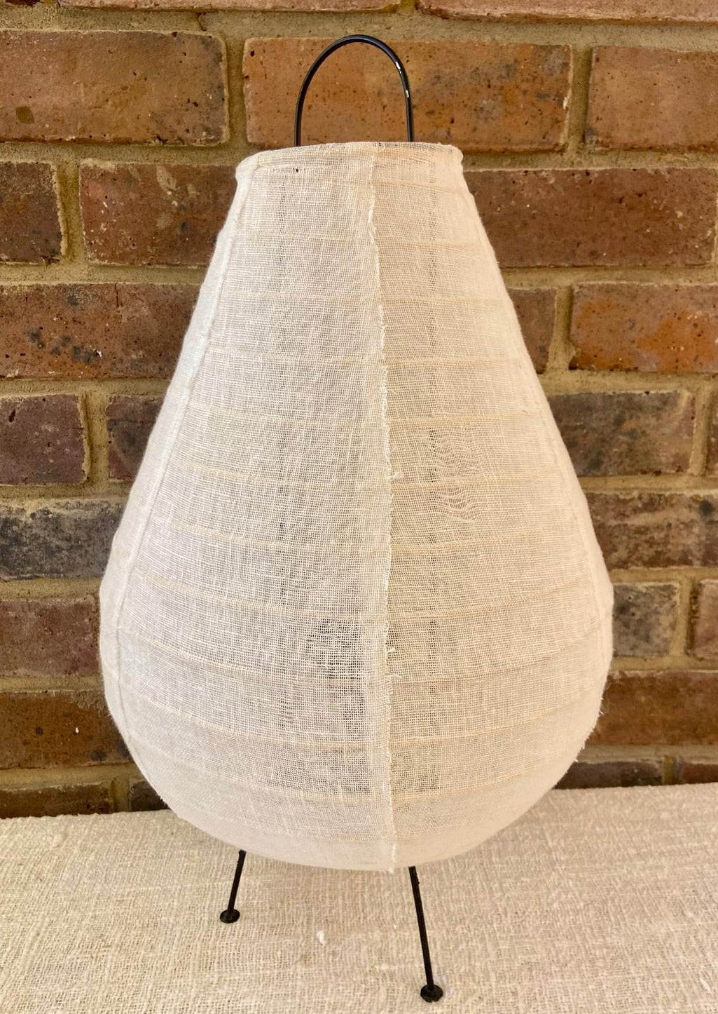 Smooth Linen Table Lamp: Ambient Elegance