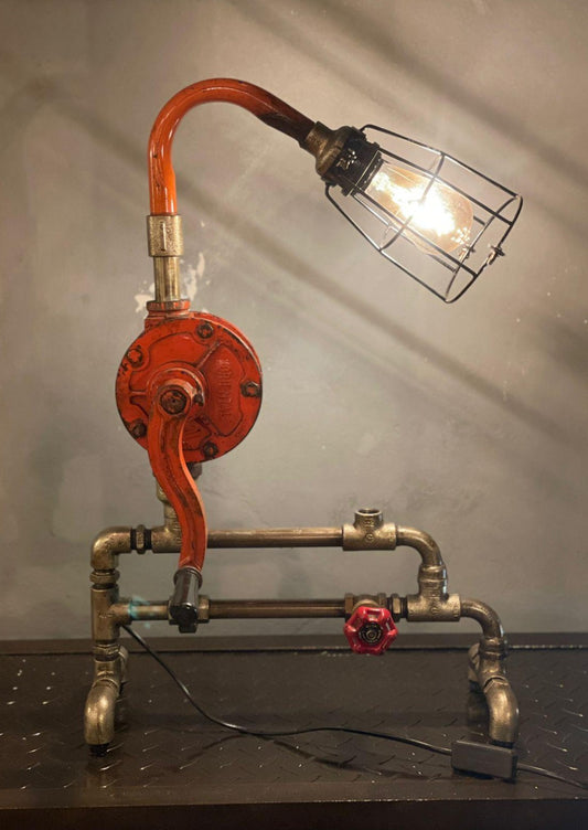 Industrial Chic Pipe Lamp: Retro Radiance